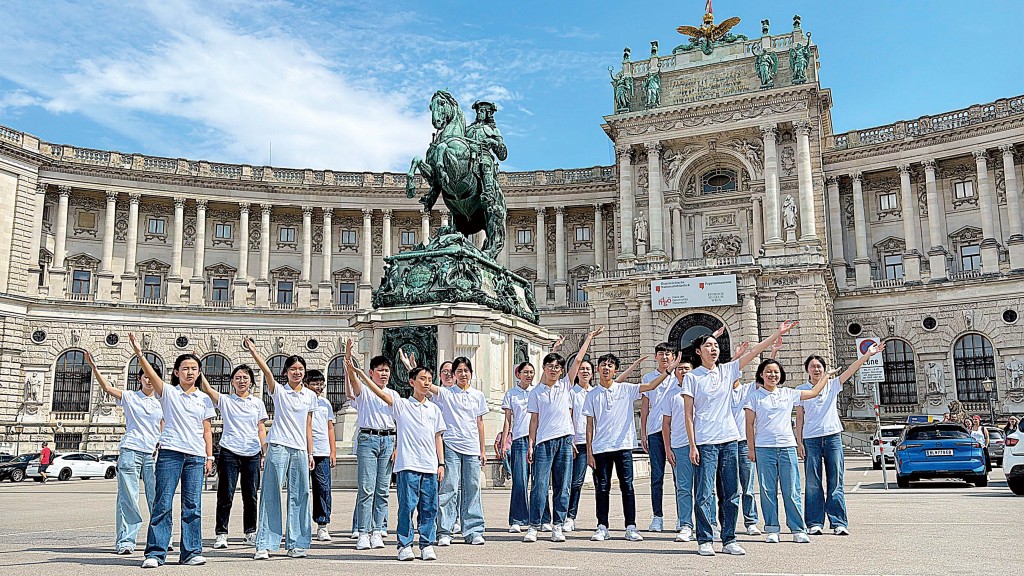 香島中學學生於維也納街頭表演 香島中學學生於維也納街頭表演