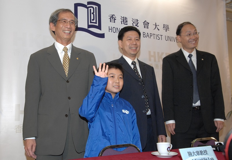 9歲的詩鈞當時仍一臉稚氣。