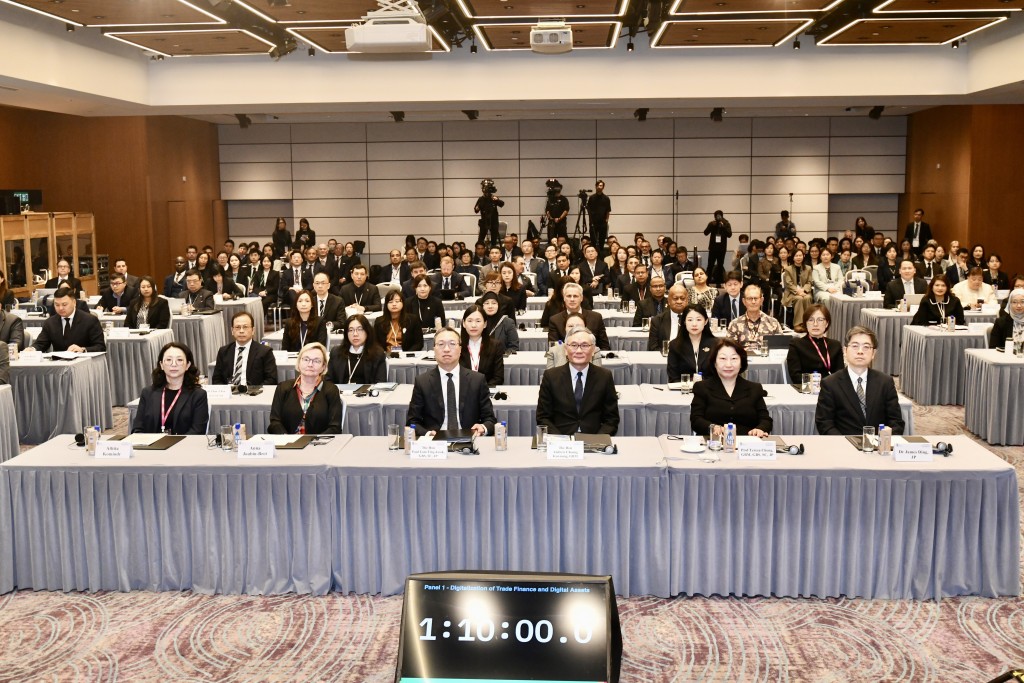 來自超過25個司法管轄區的50多位法官親臨現場參與峰會。