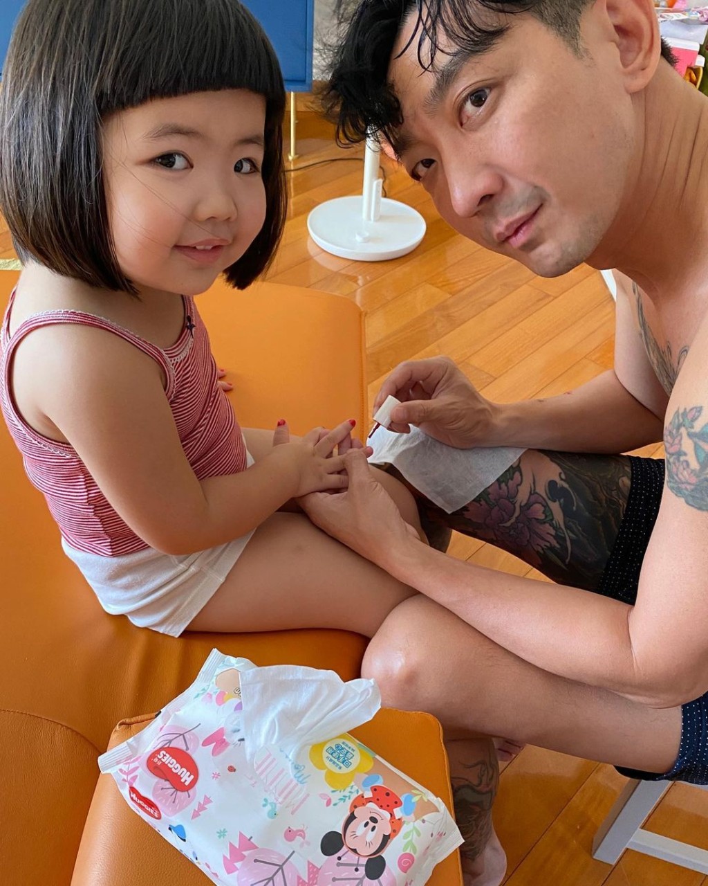 Lucy個樣好滿足。