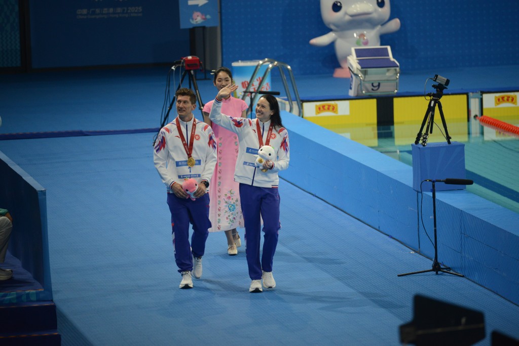 何诗蓓和她的专任教练Tom Rushton。杨功煜摄