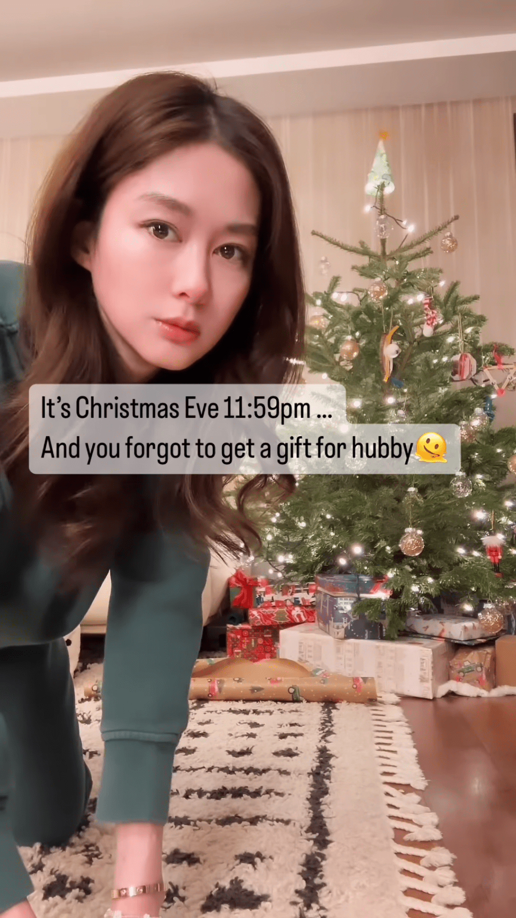 岑麗香趁聖誕拍搞笑短片。