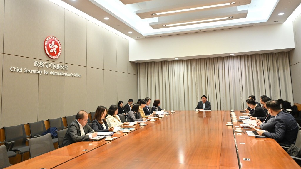 為確保各部門能迅速落實並配合獨立委員會工作，政務司司長陳國基在行政長官宣布委任後，隨即於傍晚召集各相關政策局和部門舉行會議。陳國基FB圖片