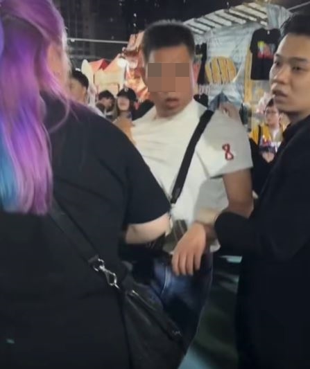 平頭男不斷掙扎。fb車cam L（香港群組）影片截圖