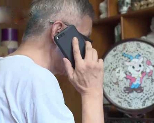 七旬老伯接到詐騙電話 「糾纏」5小時把騙子繞暈。(網圖)