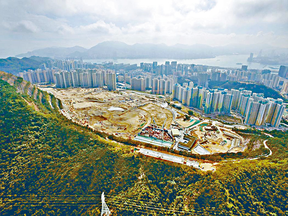 教育局推出幼稚園校舍分配，包括安達臣道石礦場發展區內，與官小共用的新校舍。　