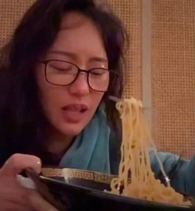 關穎突然開播鬧老公。 關穎突然開播鬧老公。