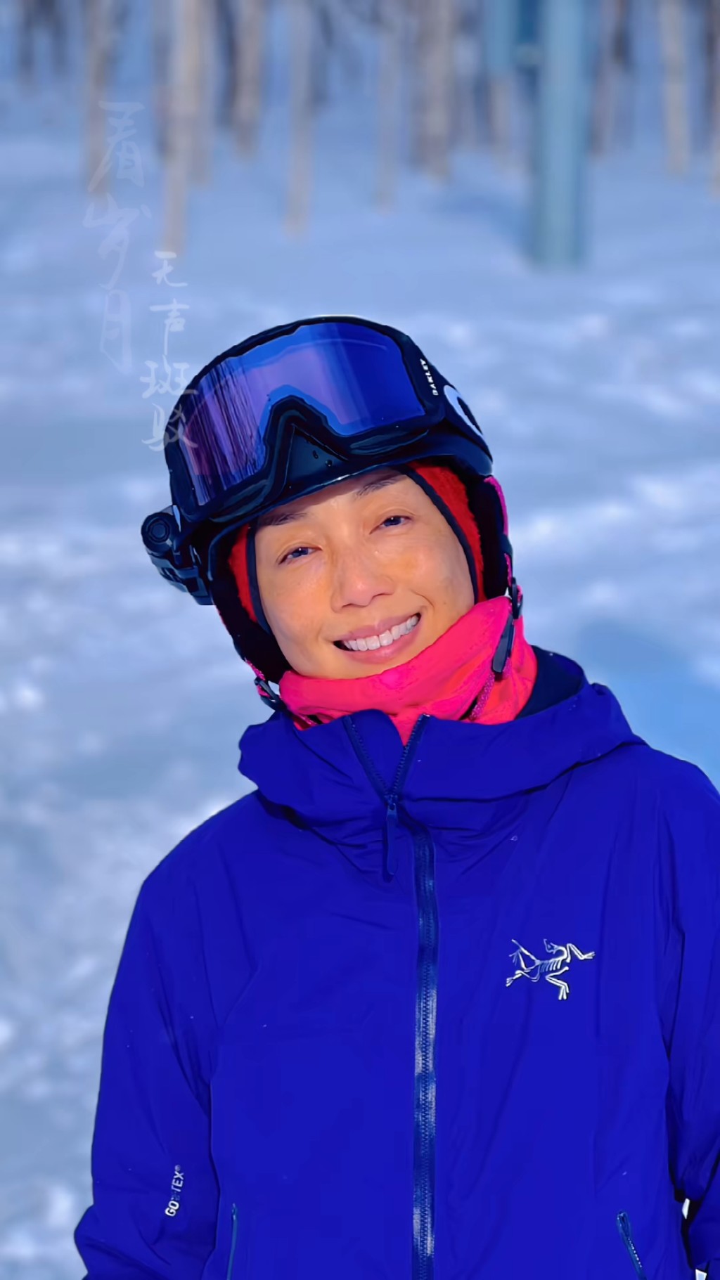 江美仪无惧岁月痕迹，她前往北海道滑雪，更以素颜示人。