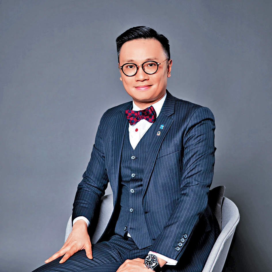 40歲律師陸建廷多次向12歲女事主索取裸照，並向事主謊稱年僅28歲。