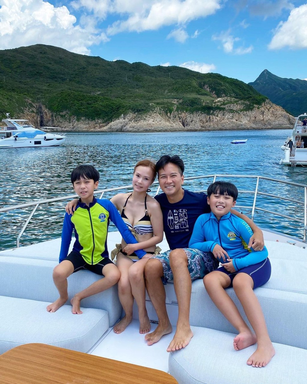 區永權與太太育有兩子。