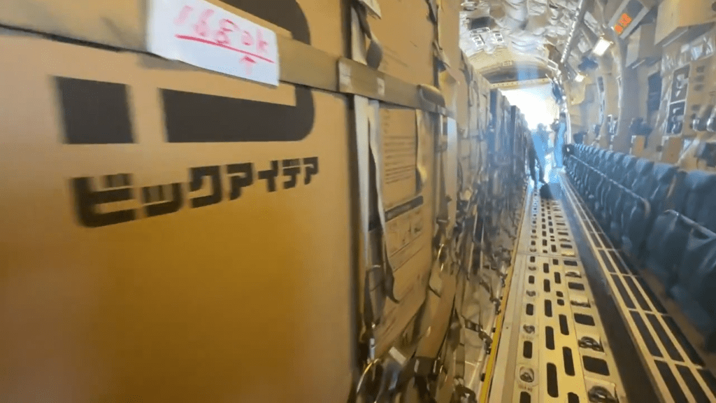 日本政府向災區高調運中國製冷氣,被右翼批評。日本防衛省@X 日本政府向災區高調運中國製冷氣,被右翼批評。日本防衛省@X