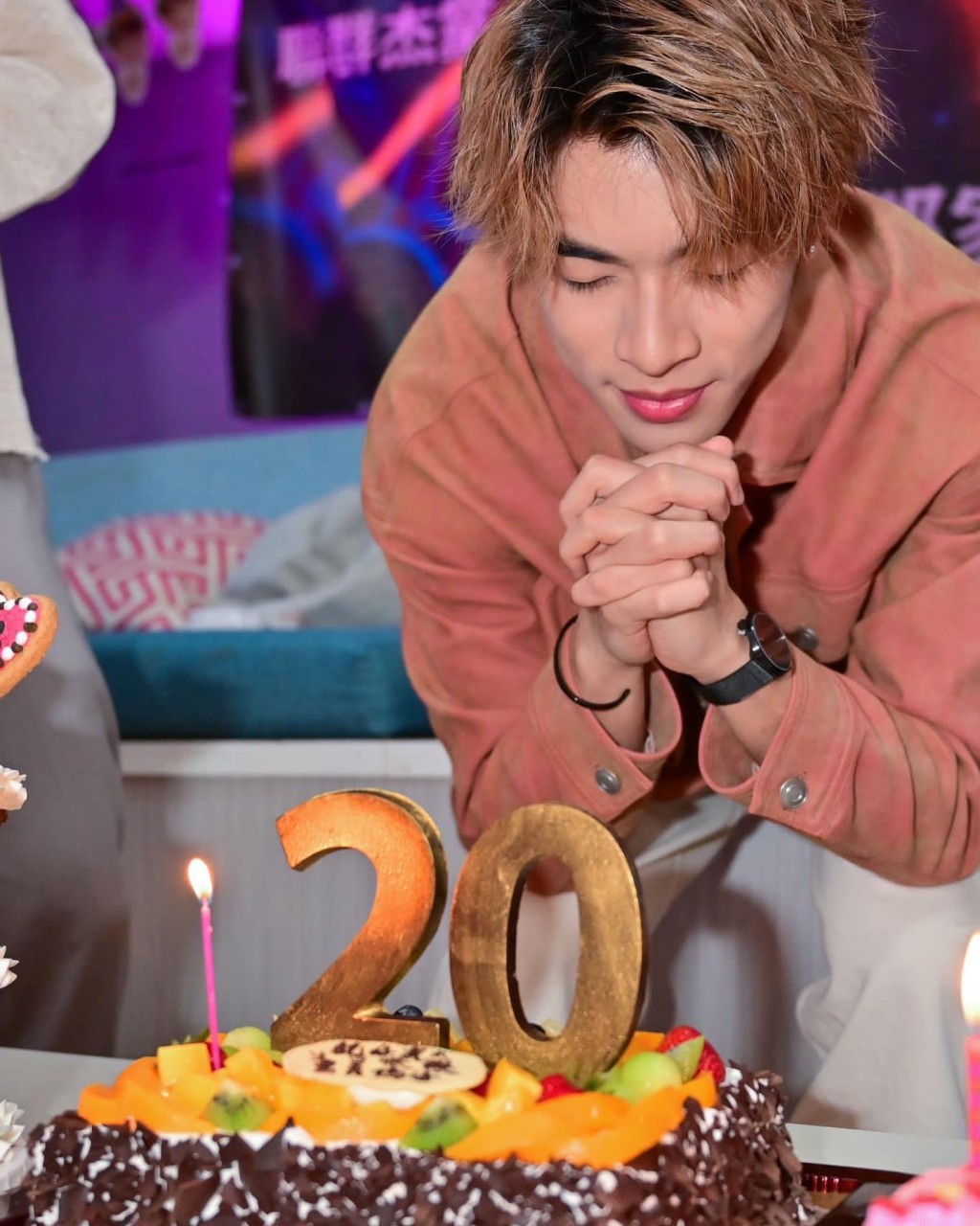 Kakit去年8月獲粉絲慶祝20歲生日。