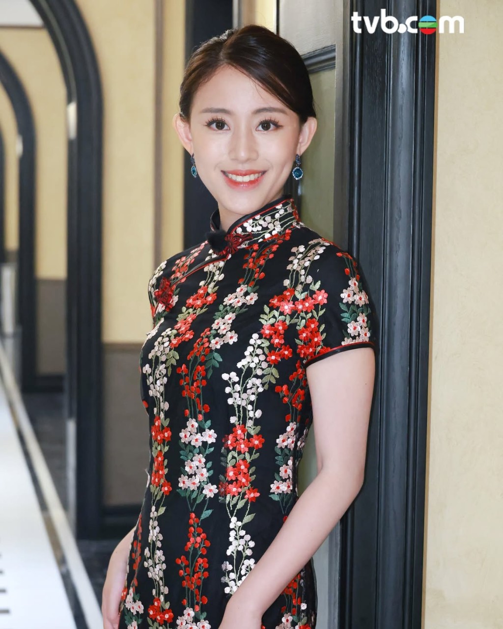 周芳姿被指撞樣梁小冰。 周芳姿被指撞樣梁小冰。