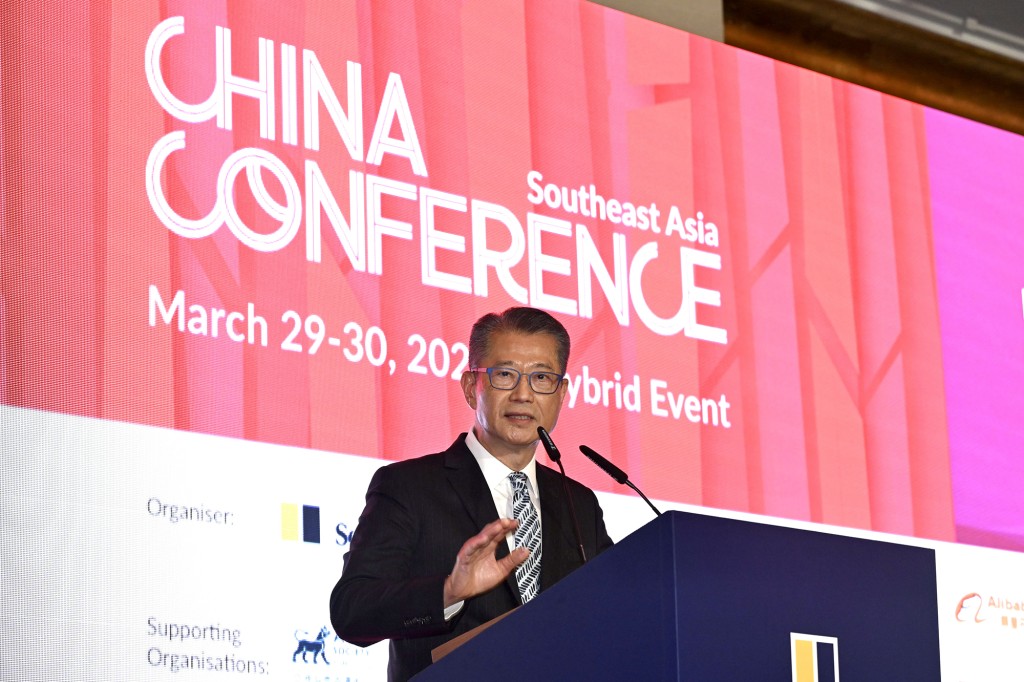 陳茂波在新加坡期間出席了研討會並發表主旨演講。陳茂波網誌圖片