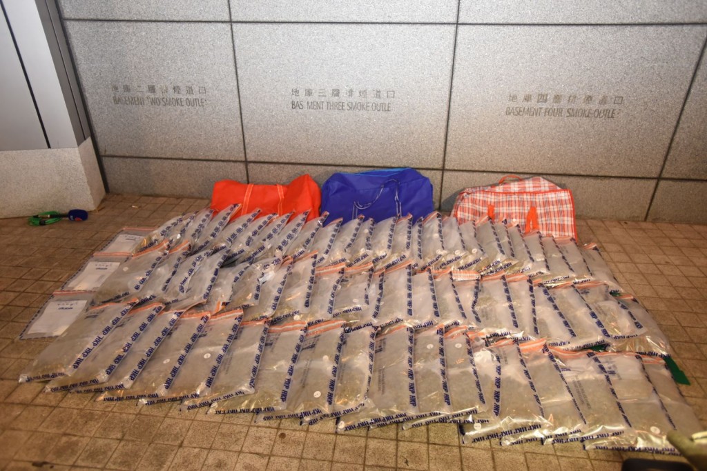 警方檢獲大批毒品。尹敬堂攝