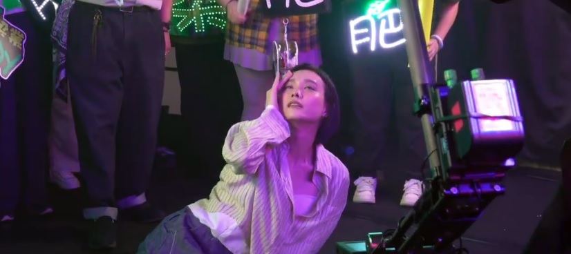 MV有談善言(圖)、楊天宇、黃浚、黃溢濠、葛綽瑤、周芷慧、李煥林等好友客串。 MV有談善言(圖)、楊天宇、黃浚、黃溢濠、葛綽瑤、周芷慧、李煥林等好友客串。