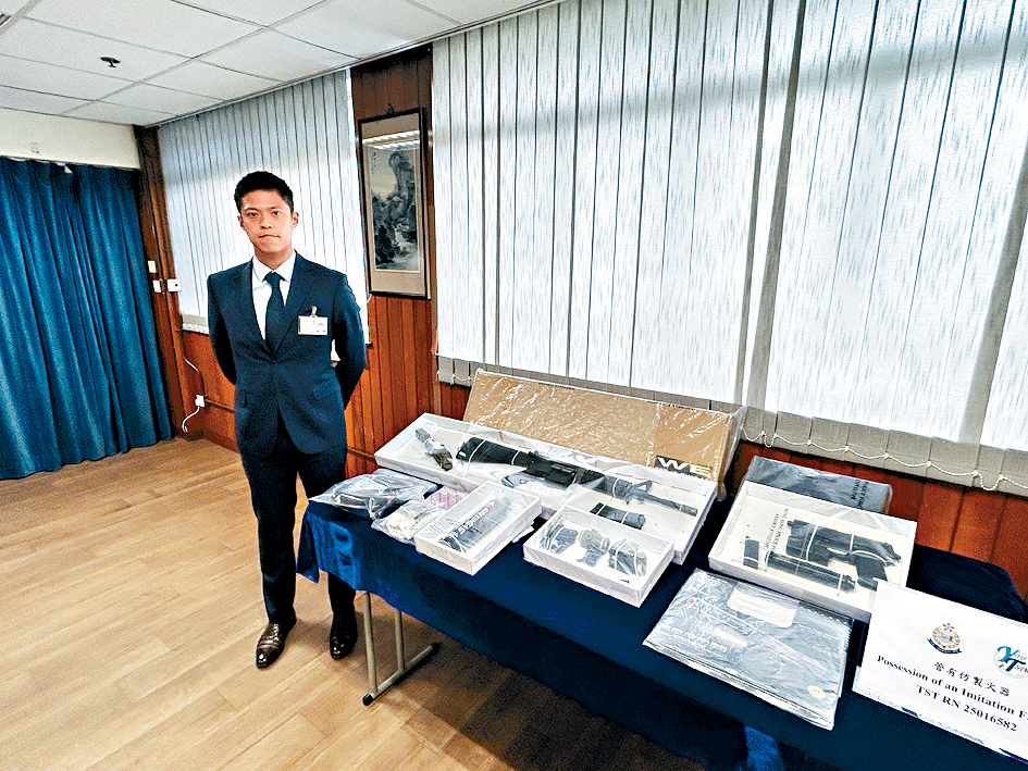 油尖警區重案組第2隊高級督察崔炳熙提醒,市民及遊客必須遵守香港管有槍械及武器的相關法例。