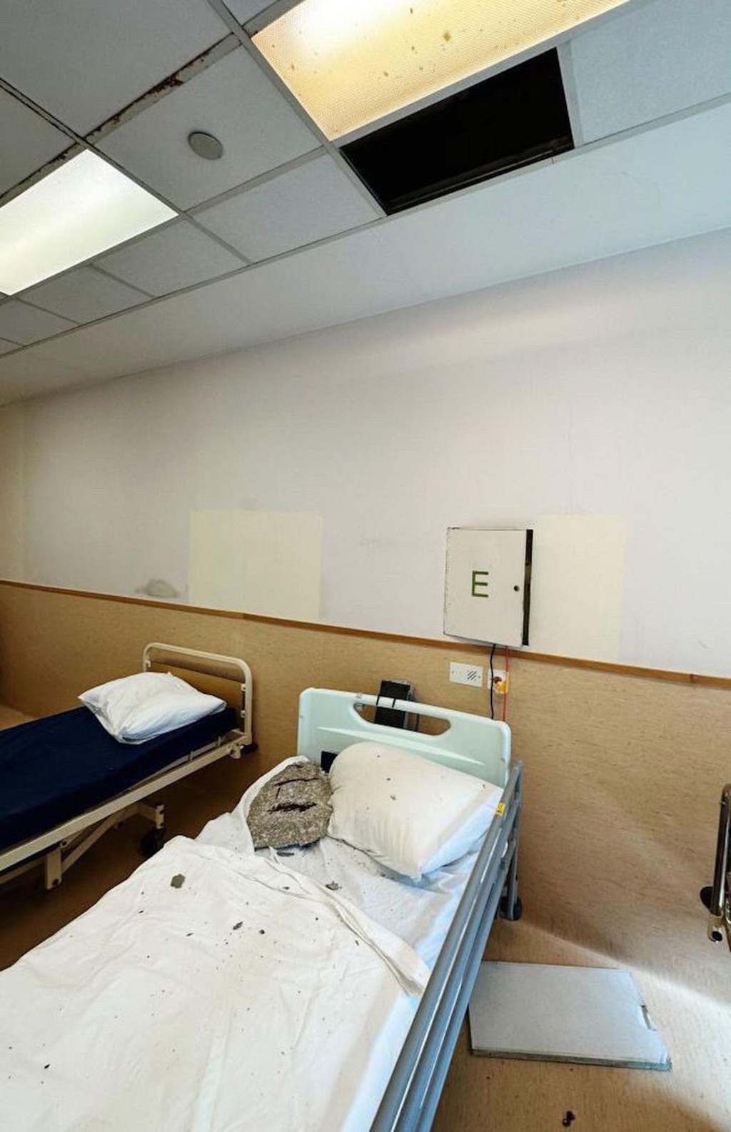 青山医院去年底有病房石屎剥落击中病床，无病人受伤。资料图片