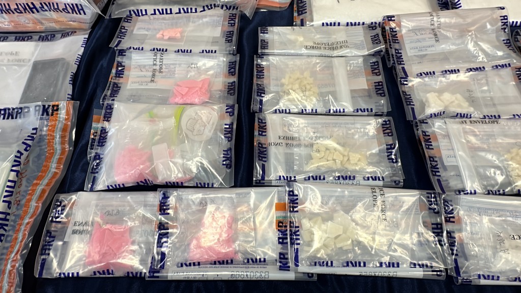警方成功捣破一个毒品储存仓及加工场，检获约3.6公斤怀疑霹雳可卡因。刘汉权摄