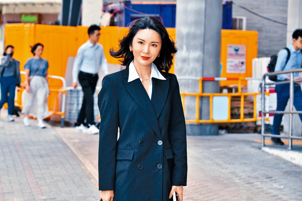 裕美昨日一早到法院撐男友。