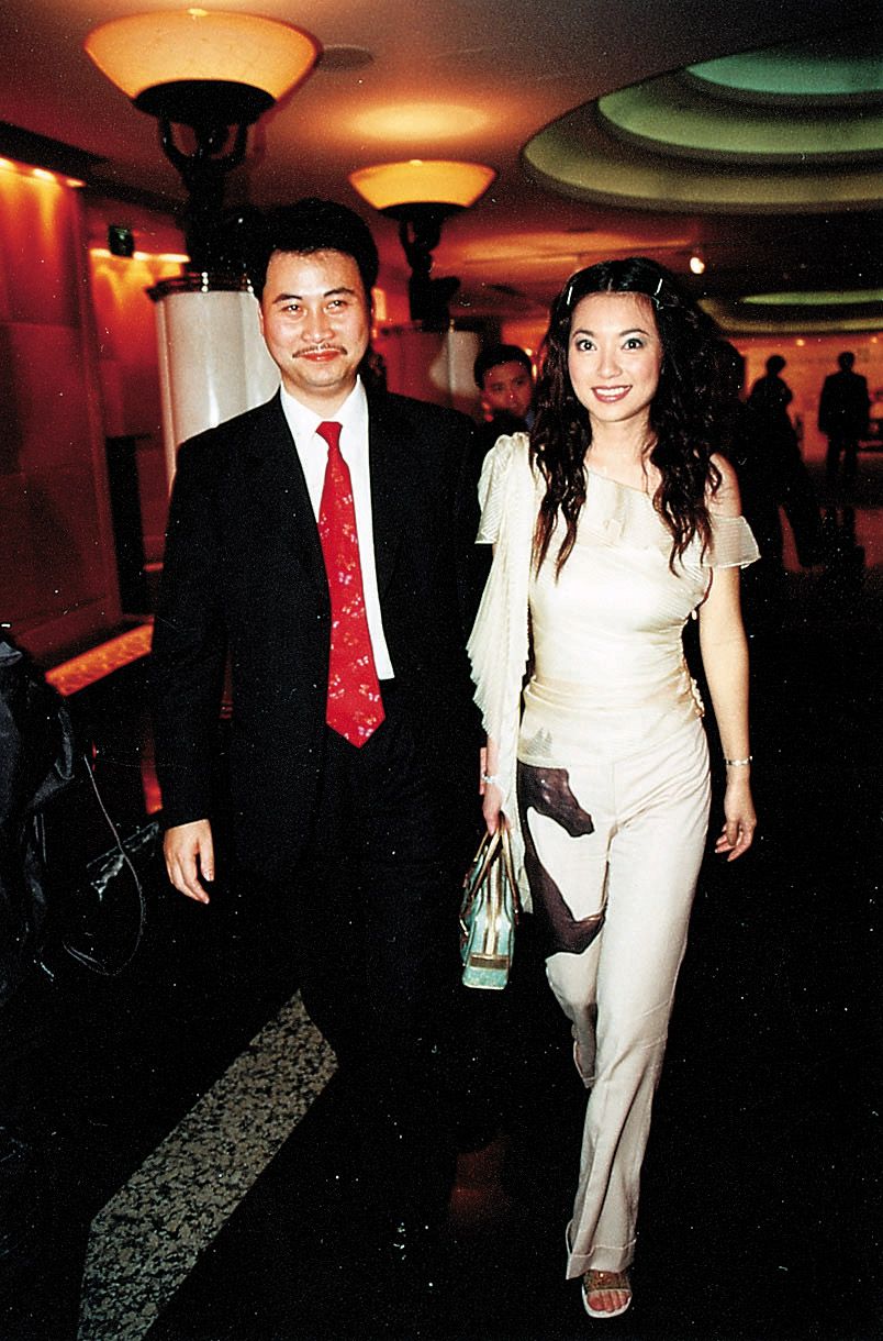 傅明憲2008年與葉劍波離婚。