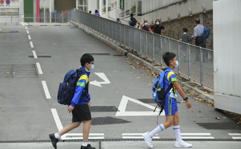 繼口罩令取消，全港小學及幼稚園學生回校前毋須快測。（資料圖片）