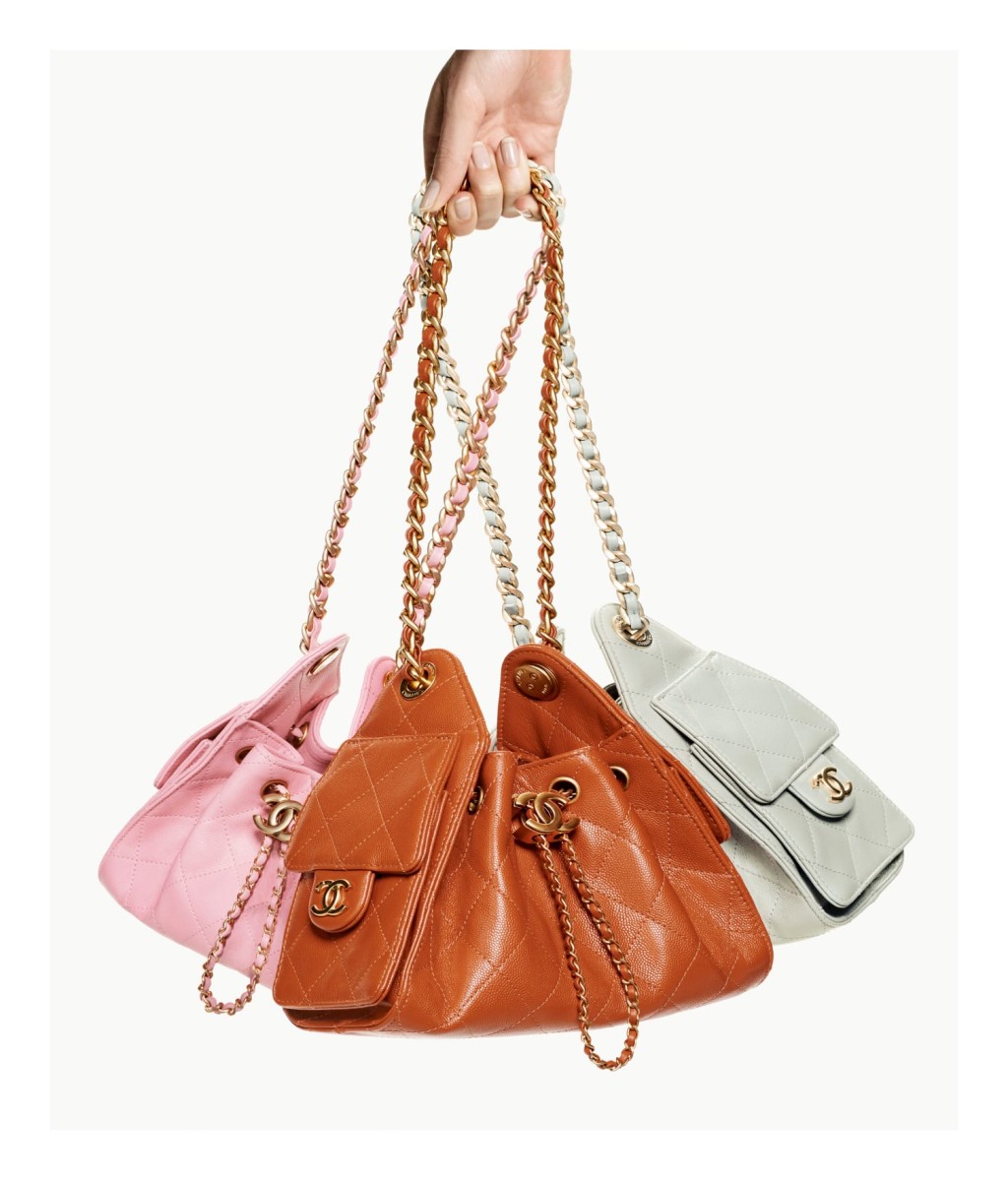 Chanel 25 Mini手袋是其一焦点，今季加推的新色包括深橙、粉红及浅绿色。（各/$47,700）
