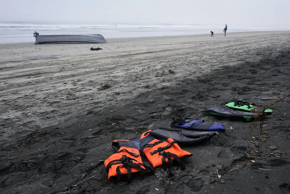 美国加州圣迭戈两偷渡船翻侧，8死7失踪。AP