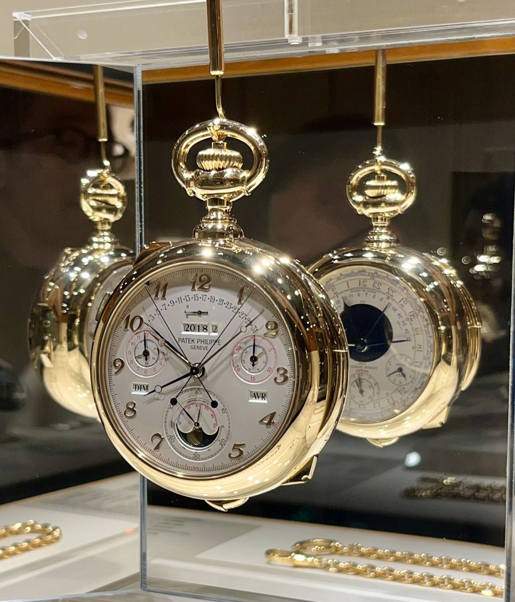 1989年推出的百達翡麗Calibre 89，是為慶祝150周年而創製的複雜功能懷錶，當時以共有33項複雜功能而成為世上最複雜時計，現時仍是品牌的最複雜時計作品。