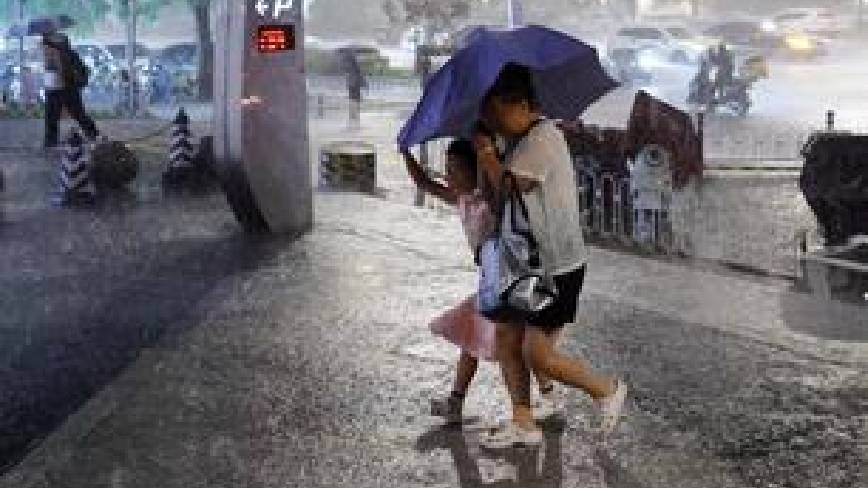 北京掛起暴雨紅色預警。 中新社