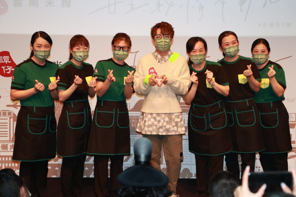 今日活動上林家謙被女包圍。