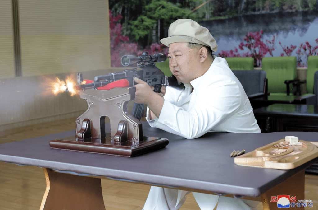 金正恩在本月初曾到主要軍火工廠進行實地指導。路透社