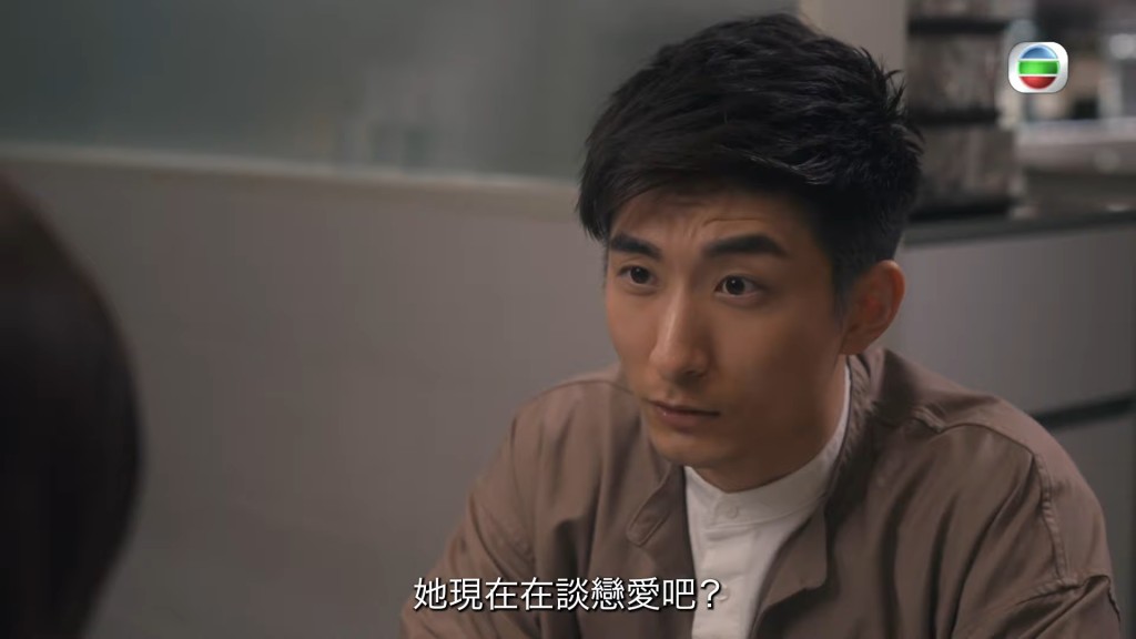 鍾家寶前男友「區家明」張馳豪突然返香港，但未有約鍾家寶，反而約「林小美」陳曉華。