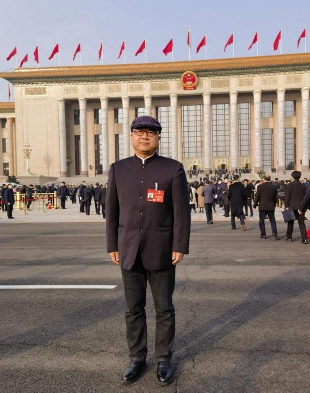 故宮博物院黨委書記都海江提案建議，應構建新時代中華禮儀服飾體系。