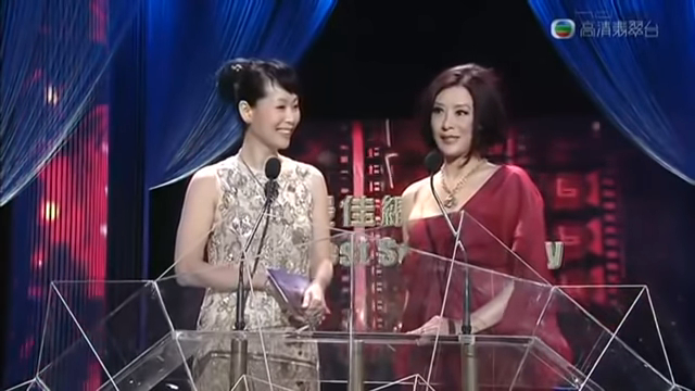 叶童与夏文汐2009年曾在金像奖颁奖典礼一同颁发「最佳编剧」，当时夏文汐更获得「最佳衣著奖」。
