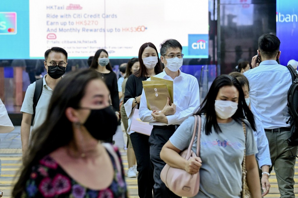 林鄭月娥反問港人為何捨得離開香港。