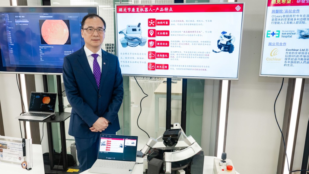 張丹教授及其團隊研發的「踝關節復康機械人」，是首款可在三軸上自由旋轉，提供全方位足踝關節復康訓練的機械人產品，幫助踝關節活動受限患者進行居家復康訓練。