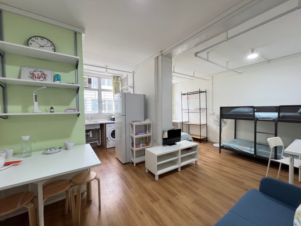 梁文廣表示,本屆政府提出興建3萬個簡約公屋單位,有助改善居於劏房戶生活環境及質素。 梁文廣表示,本屆政府提出興建3萬個簡約公屋單位,有助改善居於劏房戶生活環境及質素。