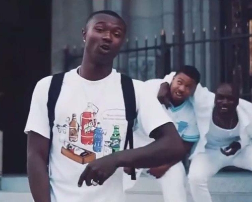 20岁非裔饶舌歌手Willie Bo（前）9日晚上在车上睡觉，被六名警察乱枪打死。(网图）