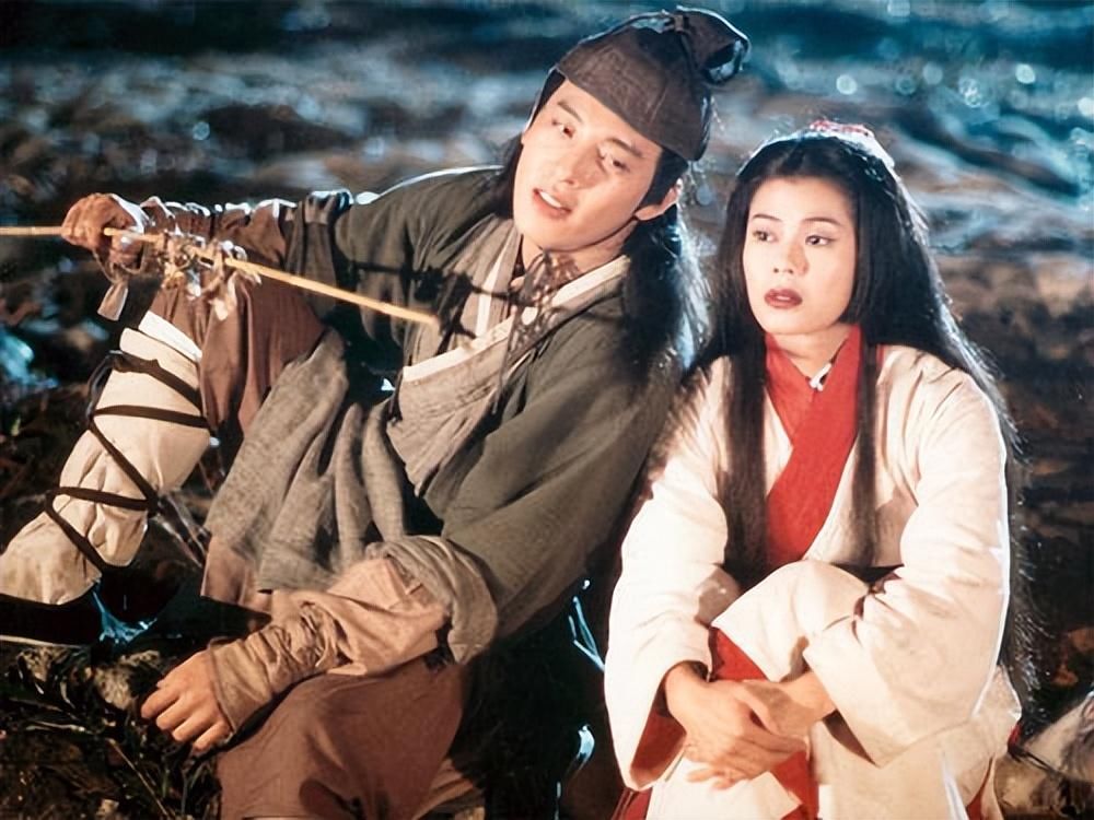 吕颂贤90年代凭住TVB剧《笑傲江湖》中“令狐冲”一角红遍内地、台湾。