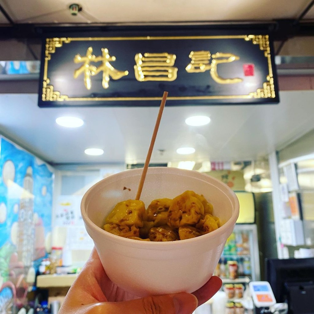 香港小食代表，当然是烧卖，弹牙、鲜甜。(ig@fooding_u)