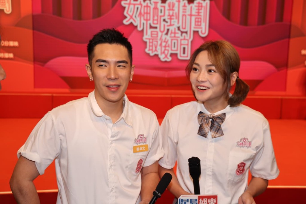 姜卓文笑指︰「爸爸的確幾鍾意嘉敏。」 姜卓文笑指︰「爸爸的確幾鍾意嘉敏。」