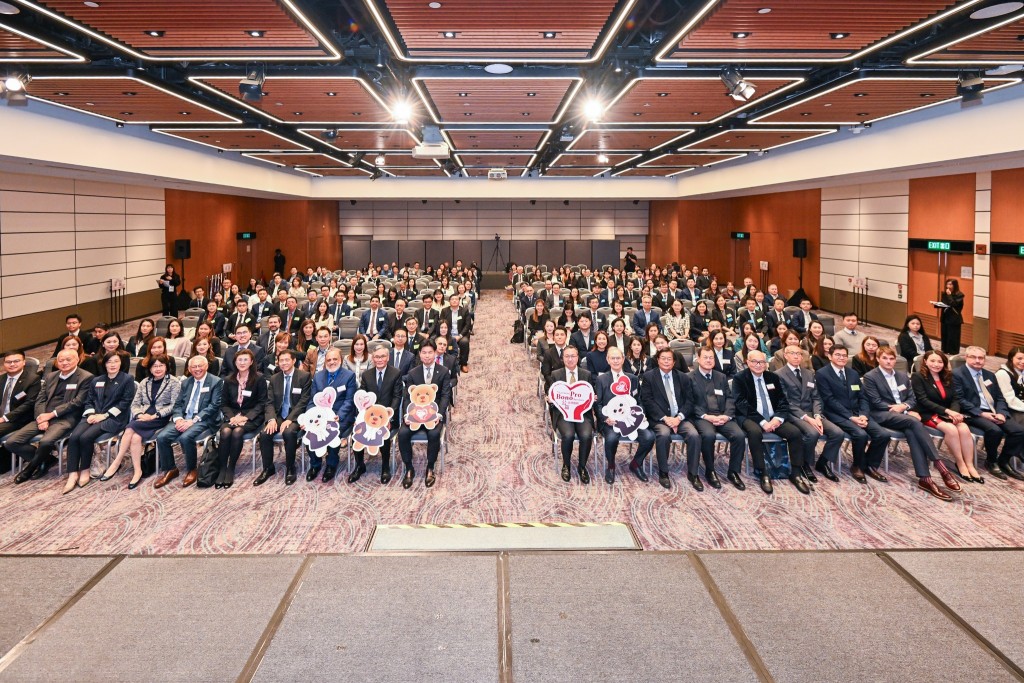 香港律師會2025年公益法律服務及社區工作嘉許計劃頒獎典禮今日舉行。林定國fb