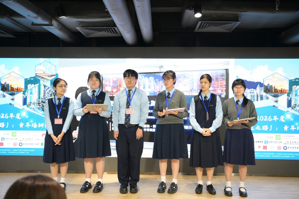 参与学生向评审汇报提议，获评审大赞极具质素，大为嘉许。