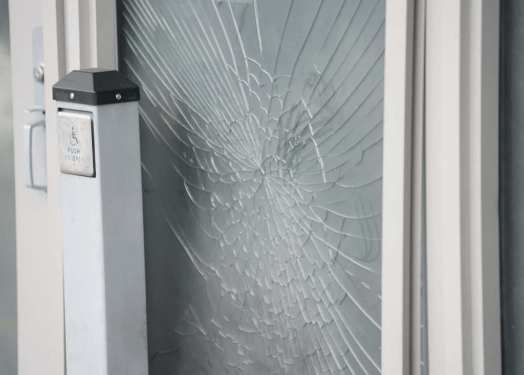 挪威警方證實爆炸是由某種縱火裝置引起，相信大使館是預謀攻擊的目標。美聯社