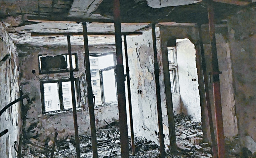 表格查问居民是否有心理准备面对焦黑的墙壁或家具，如预期出现强烈情绪反应，建议考虑不返回单位。