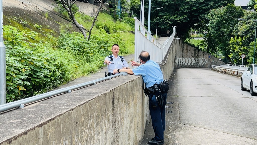 警方调查事发原因。