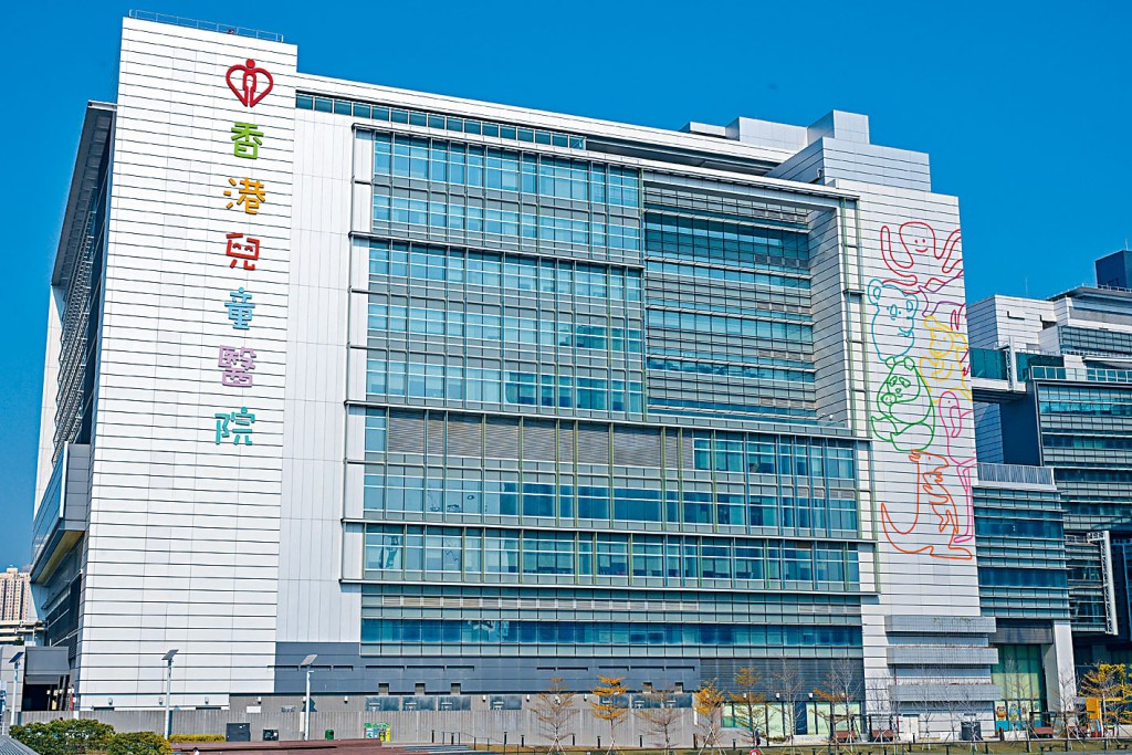 被告施健忠參與兒童醫院項目工程時,誇大水喉匠日薪以詐騙承建商。