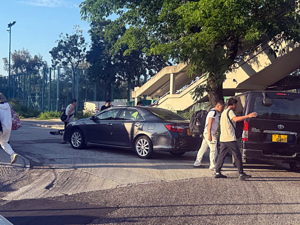 青山公路發生交通事故。fb： 香港公共交通智庫