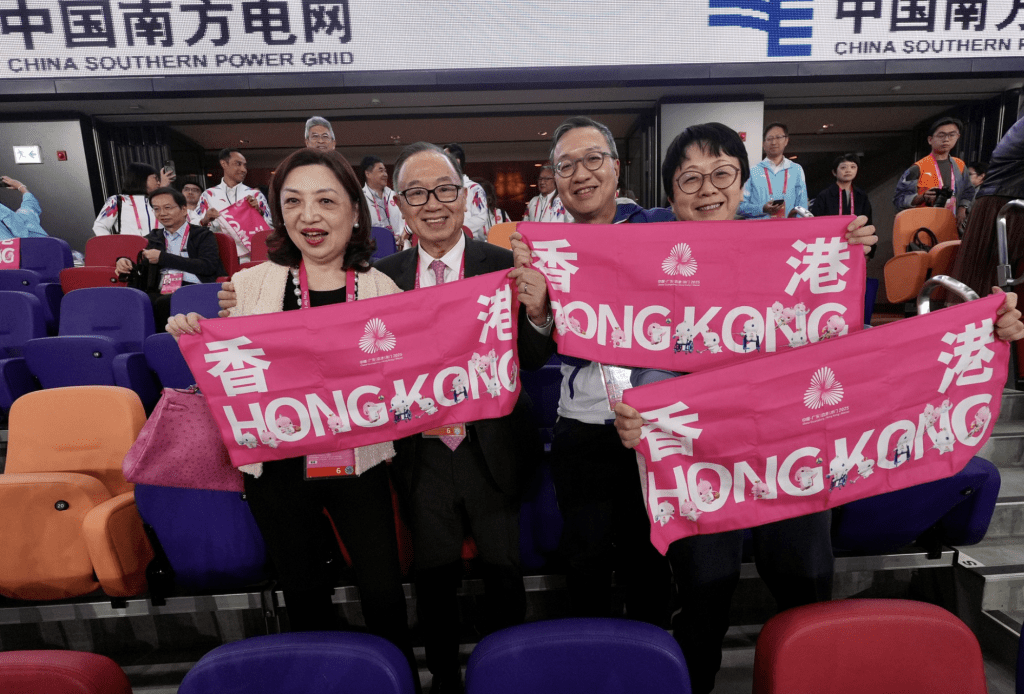 林定國與同僚一起見證了香港男子隊勇奪金牌。林定國fb